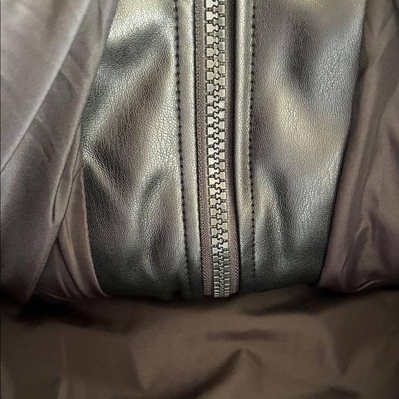 BearPaw Black Puffer Vest - Picture 9 of 9